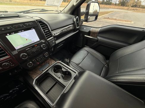 Used 2019 Ford F250 Lariat w/ Lariat Ultimate Package image 60