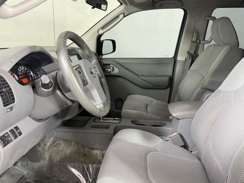 Used 2010 Nissan Frontier SE RWD image 5