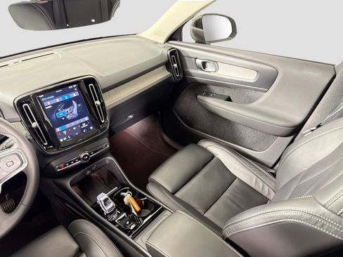 Certified 2023 Volvo XC40 B5 Plus image 24