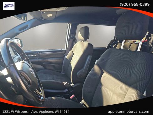 Used 2020 Dodge Grand Caravan SE image 14