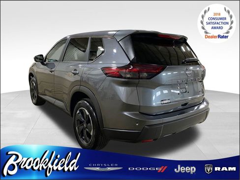 Used 2025 Nissan Rogue SV image 6