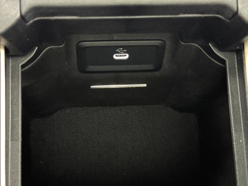 Used 2025 Mercedes-Benz GLC 300 image 35