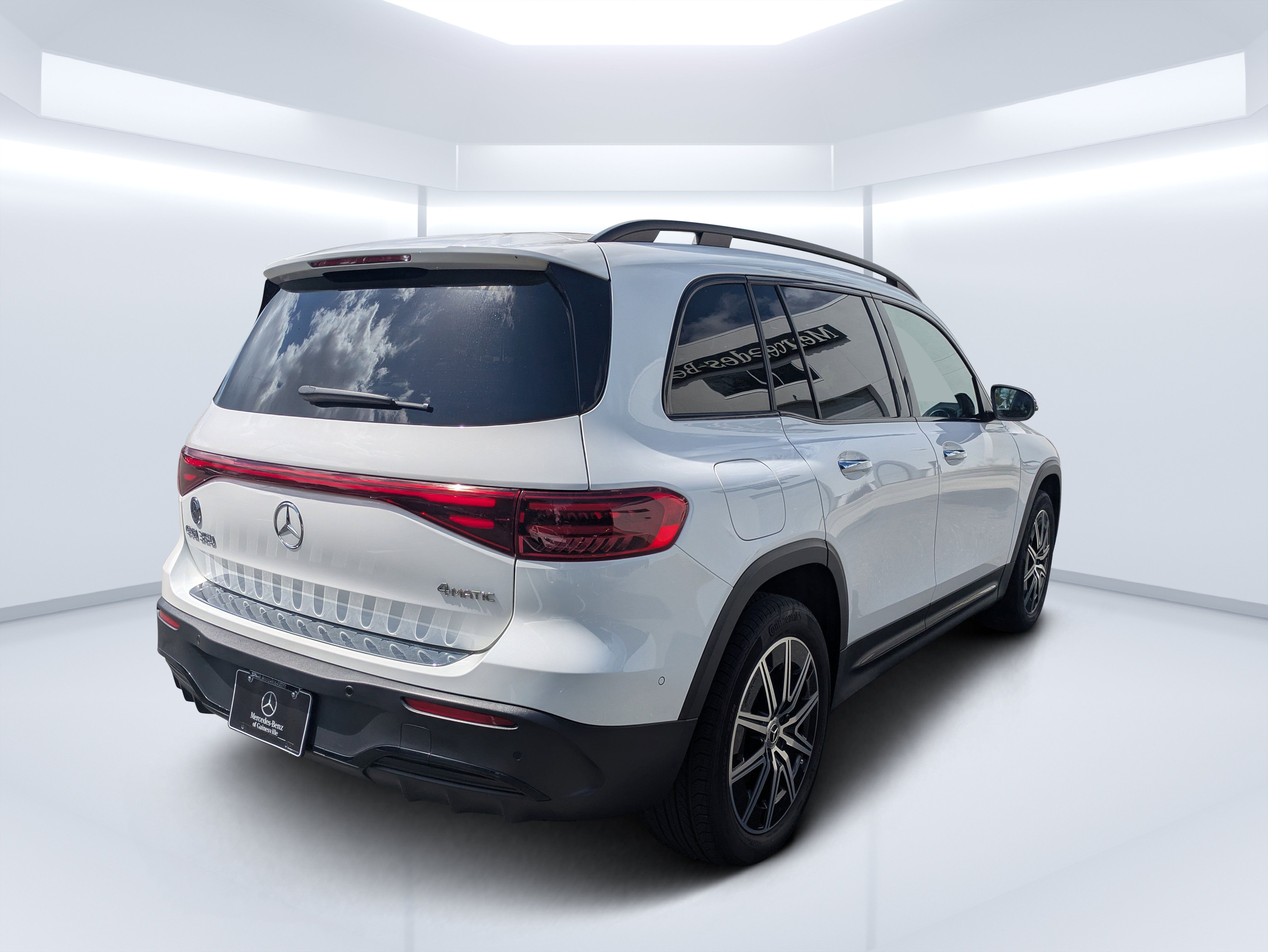 Used 2024 Mercedes-Benz EQB 350 4MATIC SUV image 3