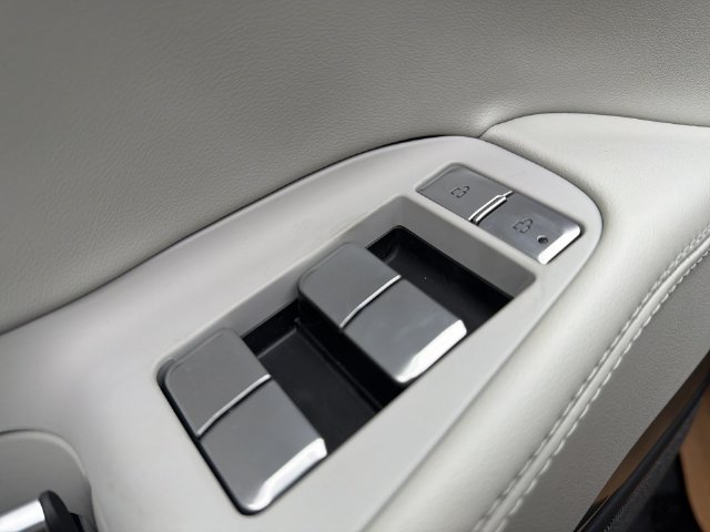 New 2025 Lincoln Navigator Reserve AWD/4WD image 13