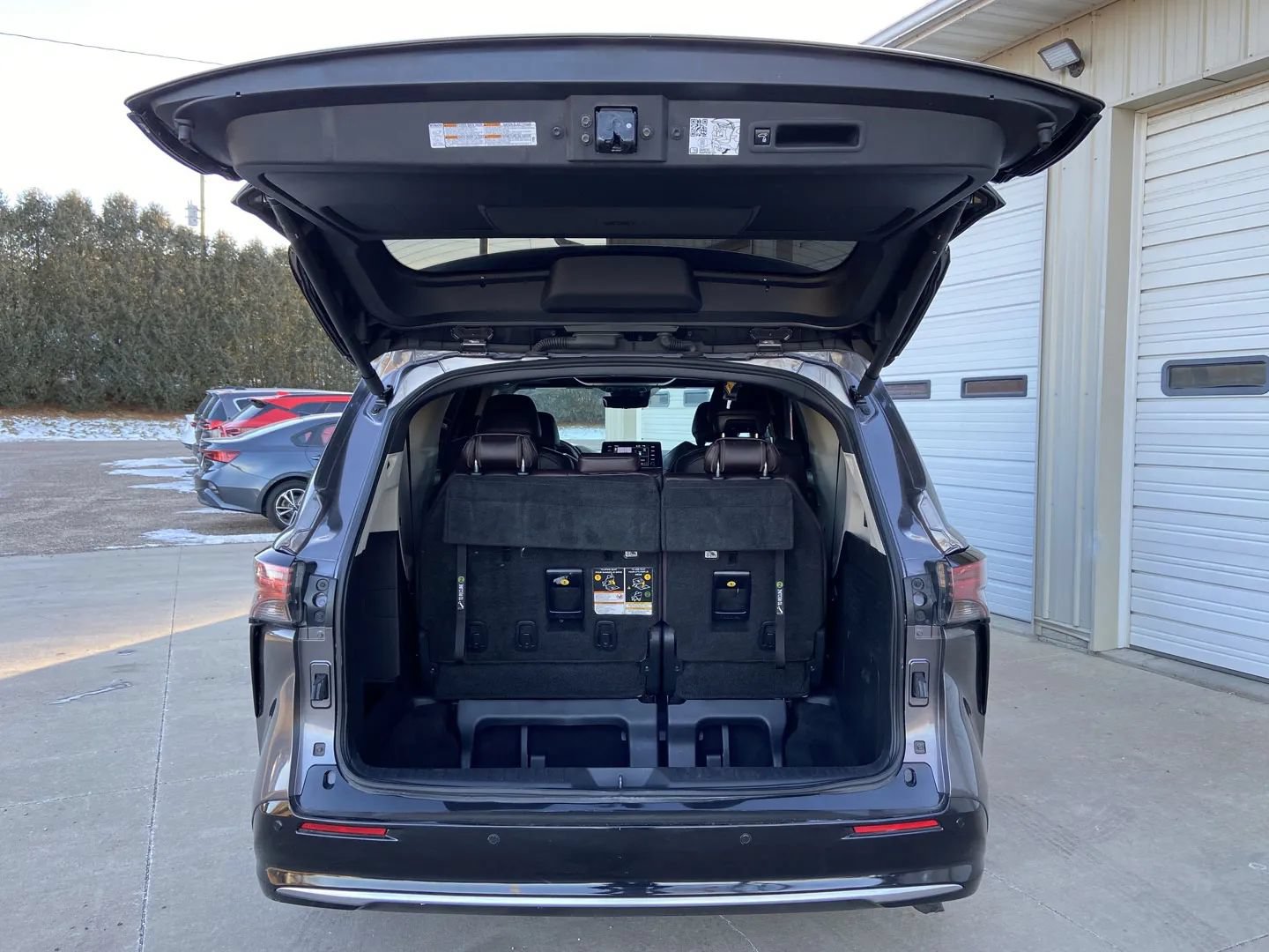 Used 2022 Toyota Sienna Platinum AWD/4WD image 30