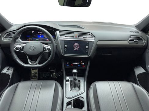 Used 2024 Volkswagen Tiguan SE R-Line image 17