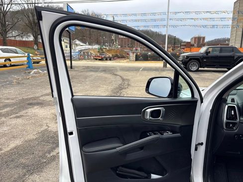 Used 2023 Kia Sorento SX image 11