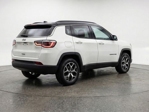 Used 2025 Jeep Compass Limited AWD/4WD image 9