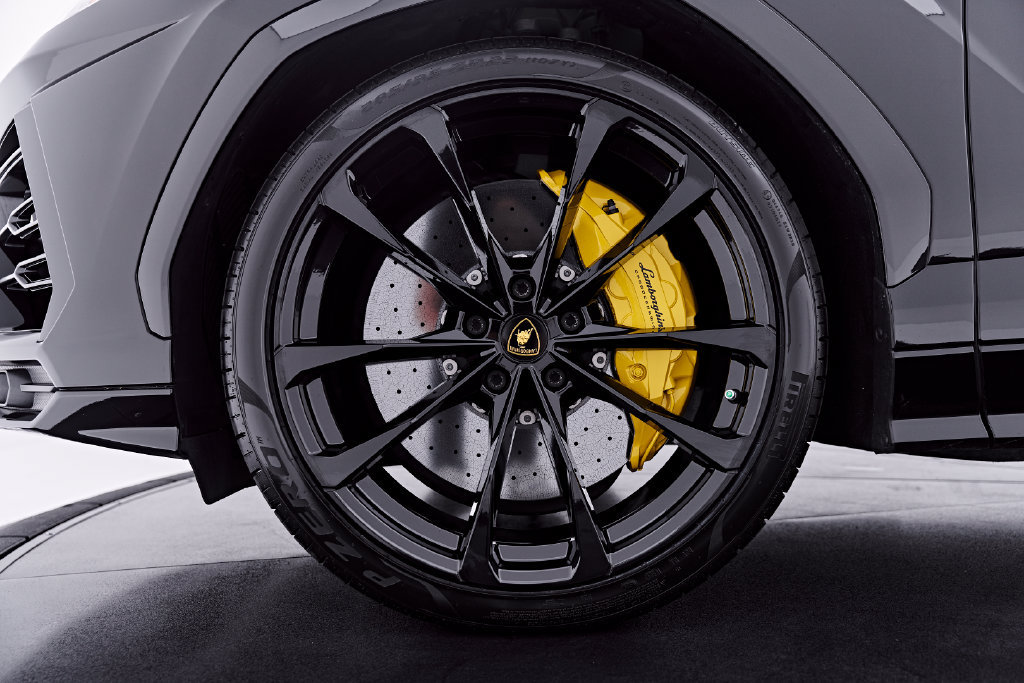 Used 2022 Lamborghini Urus AWD/4WD image 3
