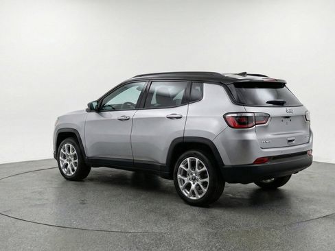 Used 2025 Jeep Compass Limited AWD/4WD image 6