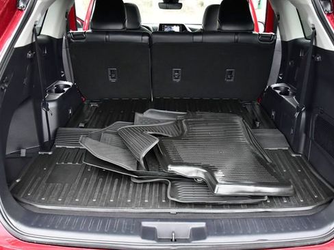 Certified 2021 Toyota Highlander XLE image 32