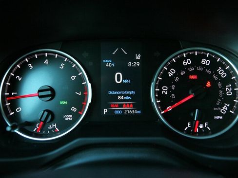 Used 2021 Toyota RAV4 XLE image 25