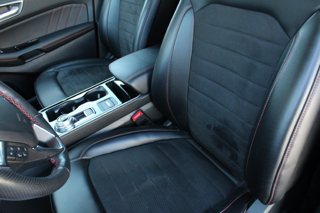 Used 2020 Ford Edge ST-Line w/ Cold Weather Package FWD image 5