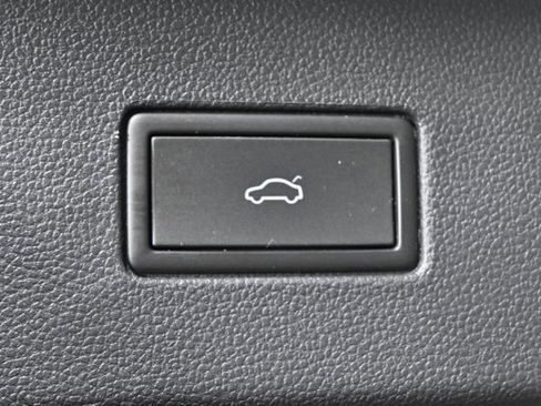 Certified 2022 Volkswagen Atlas SEL Premium image 12