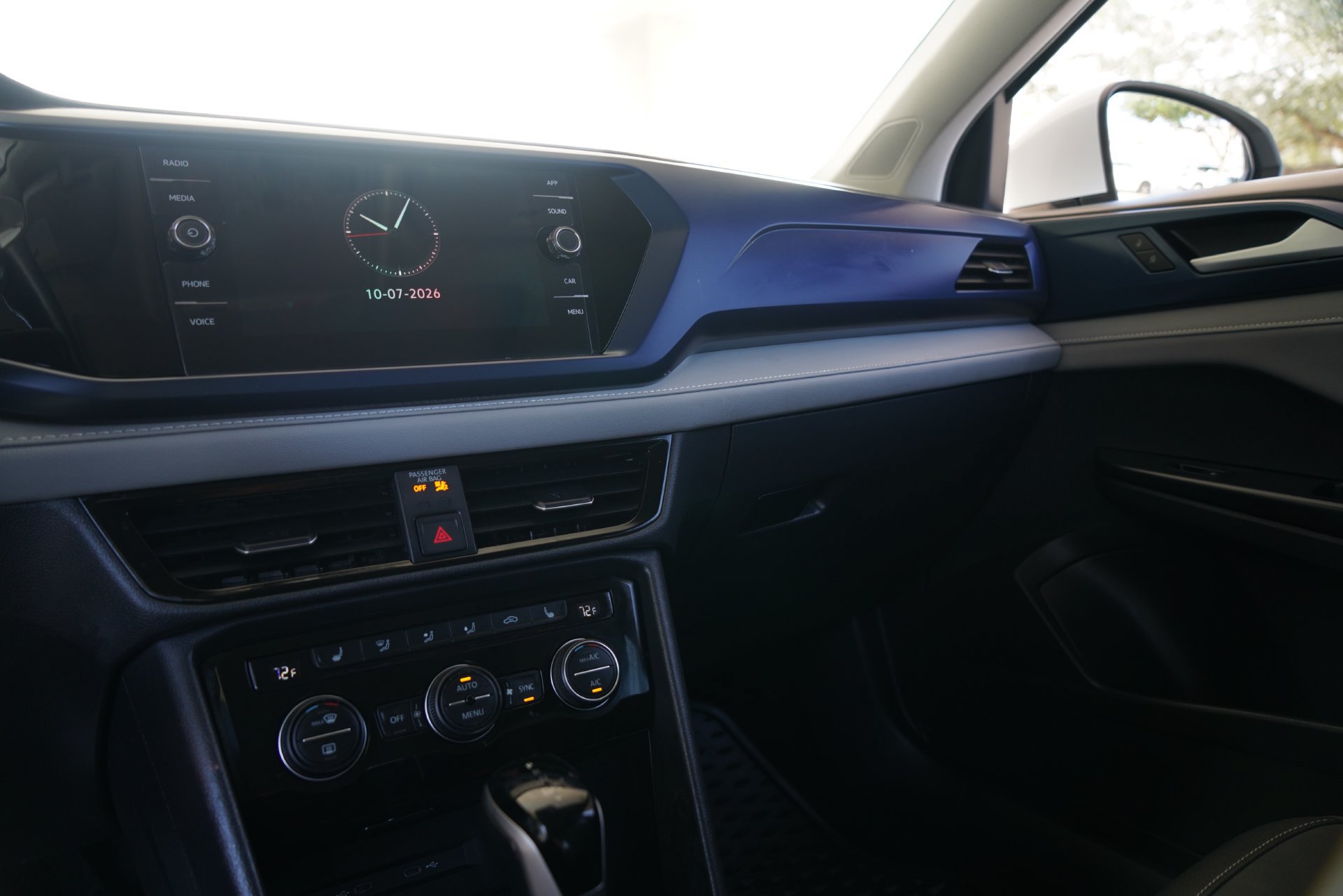 Certified 2024 Volkswagen Taos SE FWD image 16
