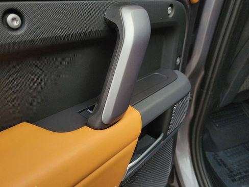 Used 2024 Land Rover Defender 110 X-Dynamic SE image 26