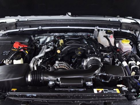 Used 2024 Jeep Wrangler Unlimited Rubicon w/ Capability Package image 29