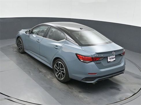 Used 2025 Nissan Sentra SR w/ SR Premium Package image 33