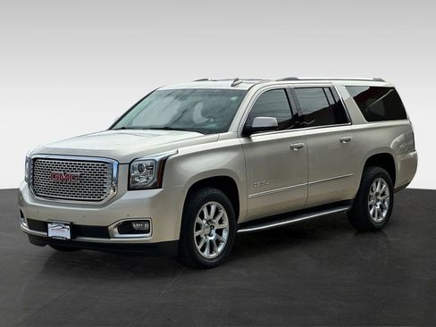 Used 2016 GMC Yukon XL Denali image 3