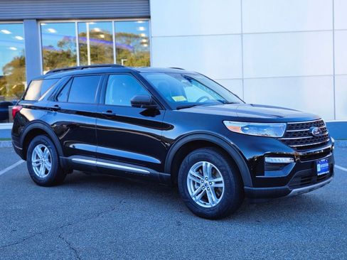 Used 2022 Ford Explorer XLT w/ Equipment Group 202A image 7