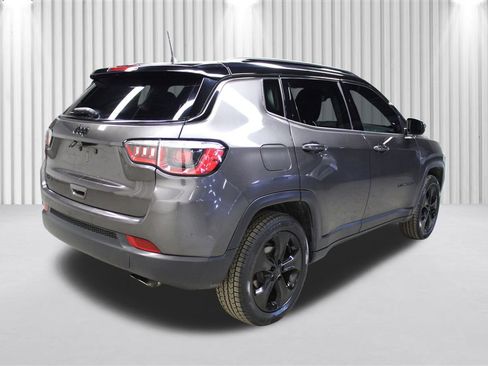 Used 2020 Jeep Compass Latitude image 3