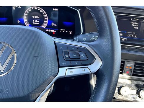 Used 2023 Volkswagen Jetta SE image 11