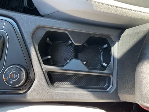 Used 2019 Volkswagen Tiguan SE w/ Panoramic Sunroof Package image 17