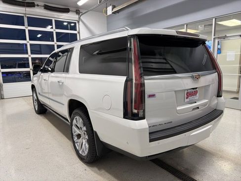 Used 2019 Cadillac Escalade ESV Platinum image 12