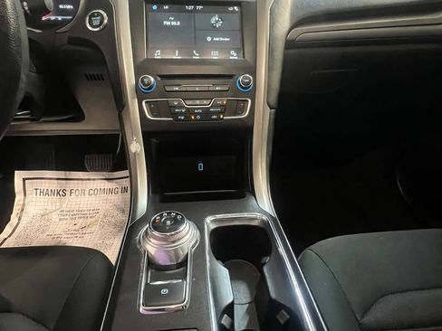 Used 2018 Ford Fusion SE w/ Fusion SE Technology Package FWD image 16