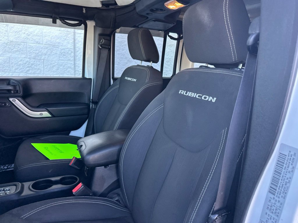 Used 2015 Jeep Wrangler Unlimited Rubicon w/ Connectivity Group AWD/4WD image 12