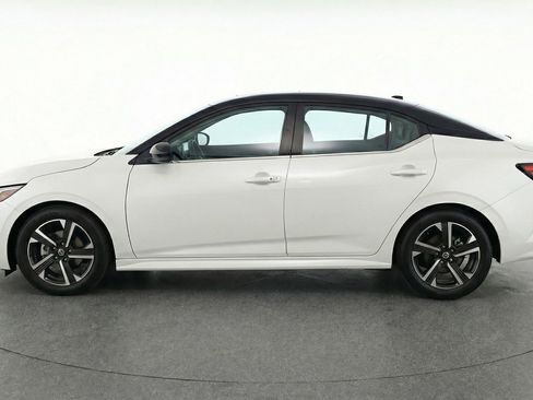 Used 2025 Nissan Sentra SV image 5