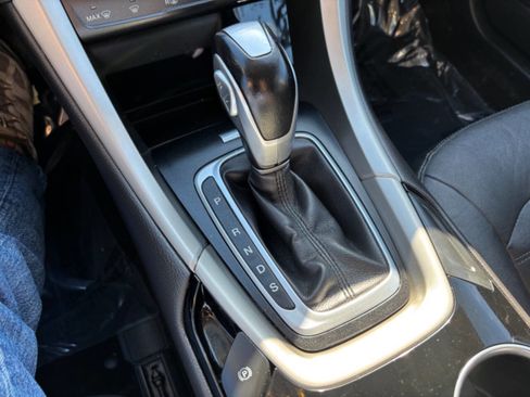 Used 2015 Ford Fusion SE w/ Equipment Group 202A image 15