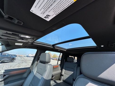 Used 2025 GMC Yukon XL Denali w/ Sun & Power Step Package image 7