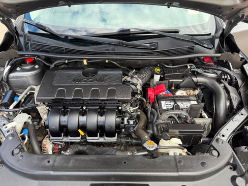 Used 2016 Nissan Sentra SR w/ SR Premium Package FWD image 9