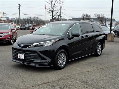 Certified 2022 Toyota Sienna LE