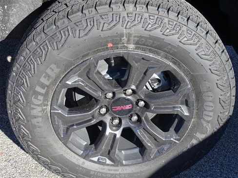 Used 2025 GMC Canyon Elevation image 3