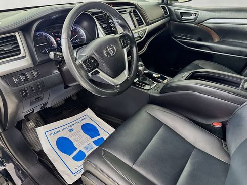 Used 2019 Toyota Highlander XLE FWD image 10