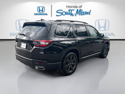 Certified 2025 Honda Pilot Sport image 7