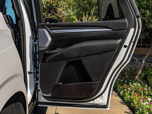 Used 2025 Cadillac Escalade V AWD/4WD image 32