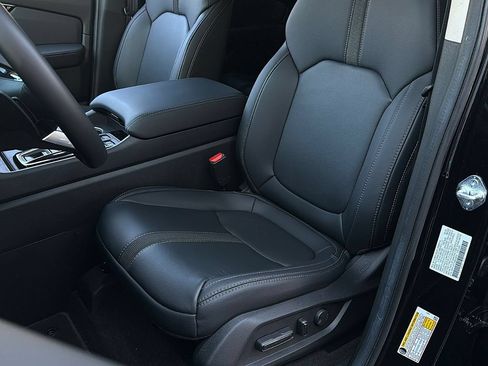 Used 2025 Honda Pilot Touring image 13