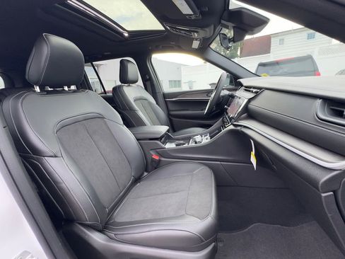 New 2026 Jeep Grand Cherokee Altitude image 20