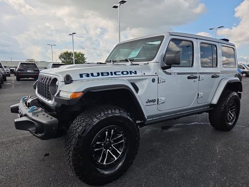 Used 2024 Jeep Wrangler Unlimited Rubicon AWD/4WD image 3