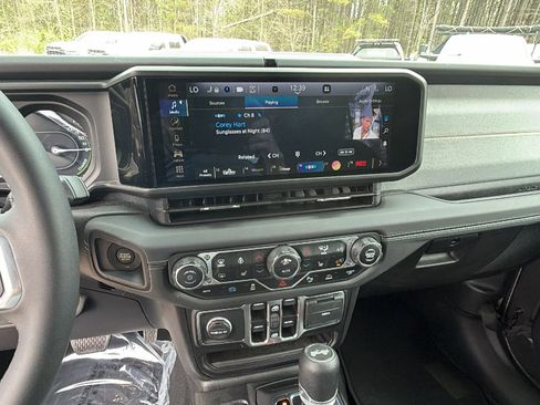 Used 2025 Jeep Wrangler Sahara w/ Safety Group AWD/4WD image 31