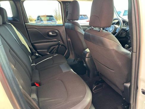 Used 2018 Jeep Renegade Altitude image 5