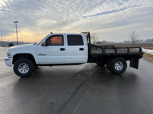 Used 2006 GMC Sierra 3500 SLE w/ Heavy-Duty Power Package image 10