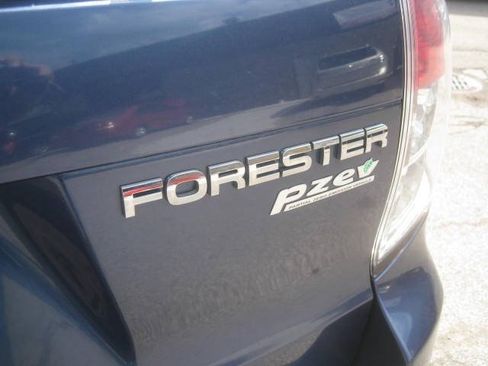 Used 2012 Subaru Forester 2.5X Premium w/ All-Weather Pkg AWD/4WD image 10