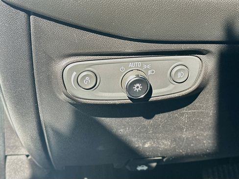 Used 2018 Chevrolet Equinox Premier AWD/4WD image 17