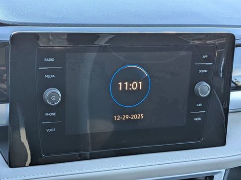 New 2026 Volkswagen Taos SE image 18