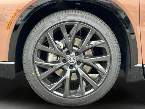 New 2025 Toyota Crown Signia image 32