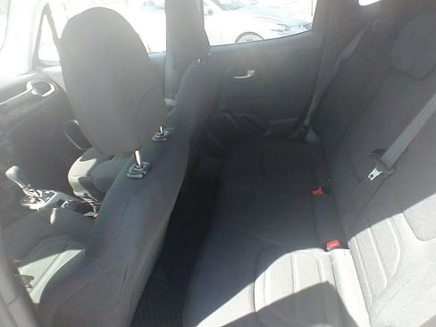 Used 2020 Jeep Renegade Latitude w/ Cold Weather Group image 14